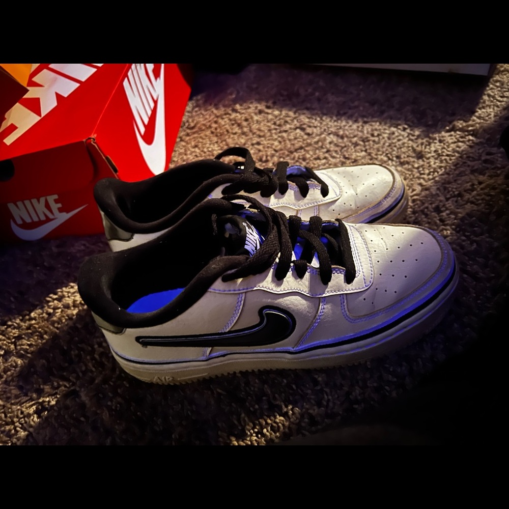 Air Forces - Picture 2 of 2
